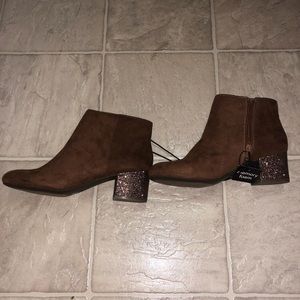 ✨ BRAND NEW ✨ Arizona Brown boots